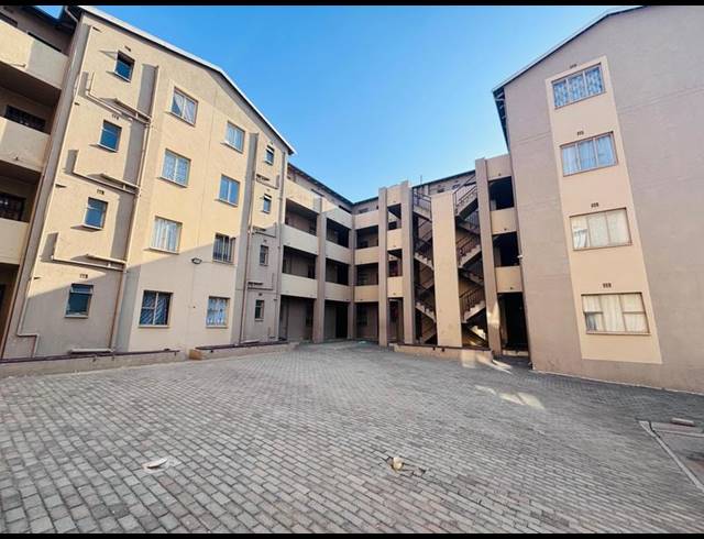 2 BEDROOM PROPERTY TO RENT IN FLEURHOF